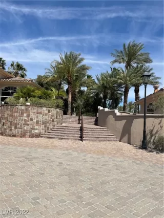 Photo #2: 2395692 Listing 