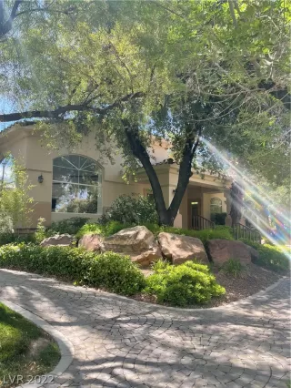 Photo #4: 2395692 Listing 