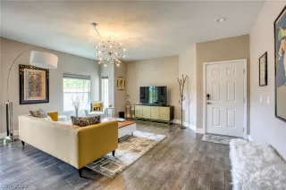 Photo #4: 2395697 Listing