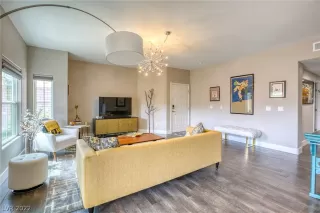 Photo #5: 2395697 Listing