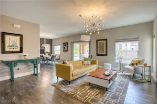 Photo #6: 2395697 Listing