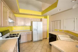 Photo #4: 2395720 Listing 