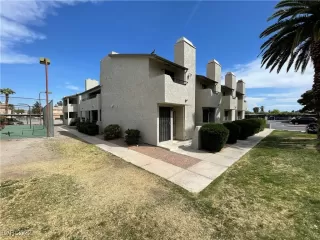 Photo #2: 2395756 Listing 