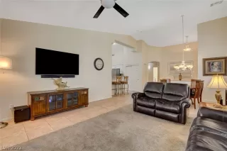 Photo #6: 2395757 Listing 