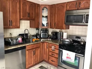 Photo #6: 2395778 Listing 