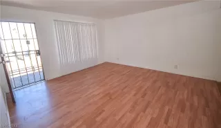 Photo #5: 2395780 Listing 