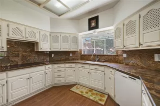 Photo #3: 2395783 Listing 