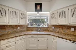 Photo #4: 2395783 Listing 