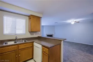 Photo #4: 2395842 Listing