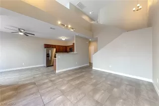 Photo #3: 2395857 Listing