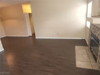 Photo #5: 2395911 Listing 