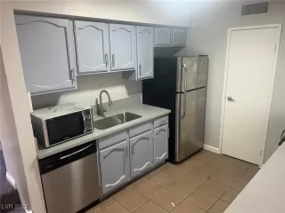Photo #5: 2395923 Listing 