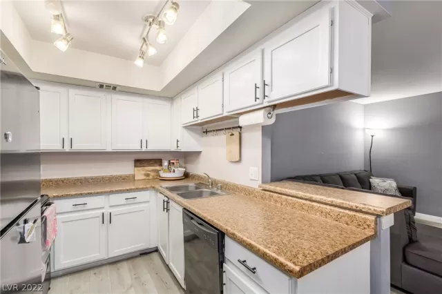 MLS: 2395936 Condo For Sale