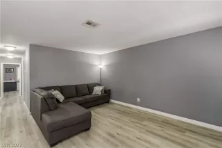 Photo #6: 2395936 Listing