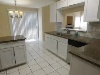Photo #1: 2395967 Listing 
