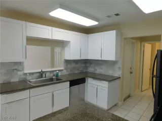 Photo #2: 2395967 Listing 