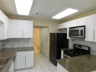 Photo #3: 2395967 Listing 