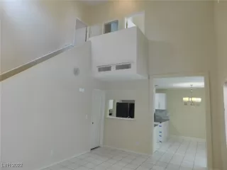 Photo #5: 2395967 Listing 