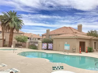 Photo #1: 2395969 Listing 