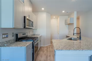 Photo #1: 2395990 Listing