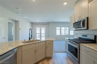 Photo #4: 2395990 Listing