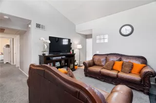 Photo #5: 2396003 Listing