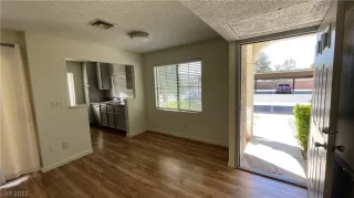 Photo #1: 2396018 Listing