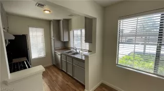 Photo #2: 2396018 Listing