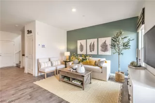 Photo #3: 2396032 Listing