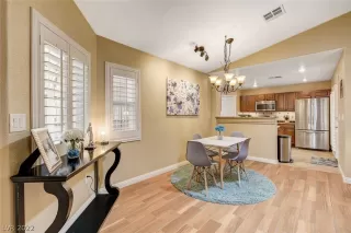 Photo #3: 2396035 Listing 