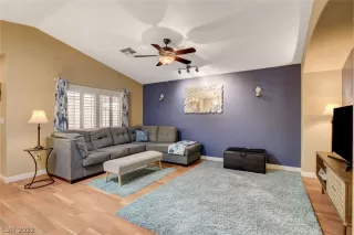 Photo #5: 2396035 Listing 