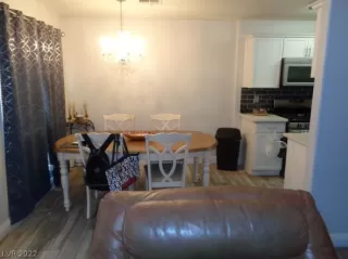 Photo #5: 2396055 Listing