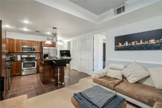 Photo #2: 2396062 Listing 