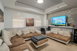 Photo #4: 2396062 Listing 