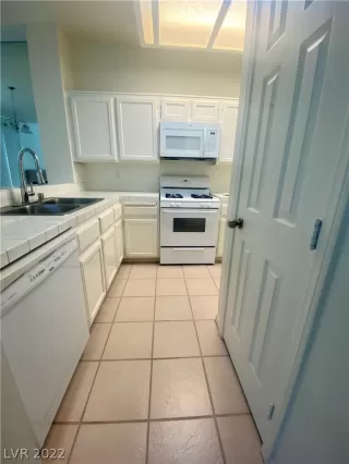 Photo #4: 2396088 Listing 