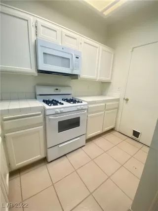 Photo #5: 2396088 Listing 