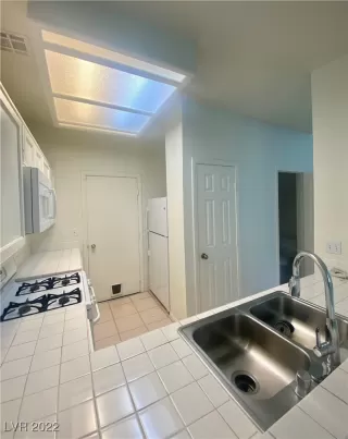 Photo #6: 2396088 Listing 