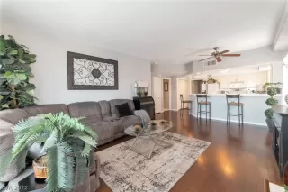Photo #2: 2396121 Listing