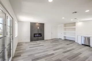 Photo #1: 2396122 Listing