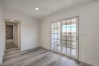 Photo #4: 2396122 Listing