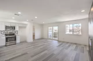 Photo #5: 2396122 Listing