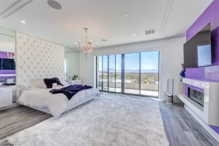 Photo #2: 2396126 Listing 