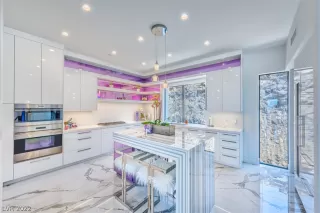 Photo #3: 2396126 Listing 