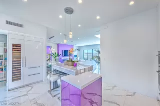 Photo #4: 2396126 Listing 