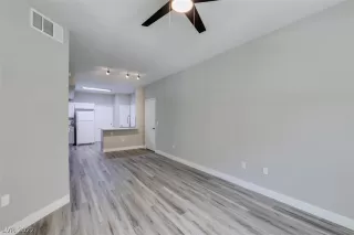 Photo #4: 2396155 Listing