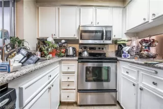 Photo #6: 2396159 Listing