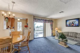 Photo #4: 2396164 Listing