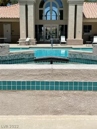 Photo #4: 2396196 Listing