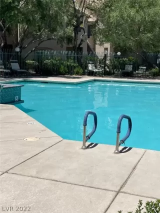 Photo #6: 2396196 Listing