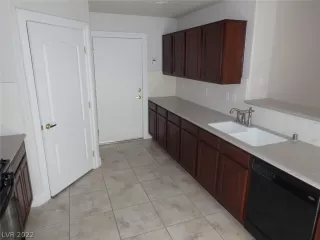 Photo #5: 2396201 Listing 